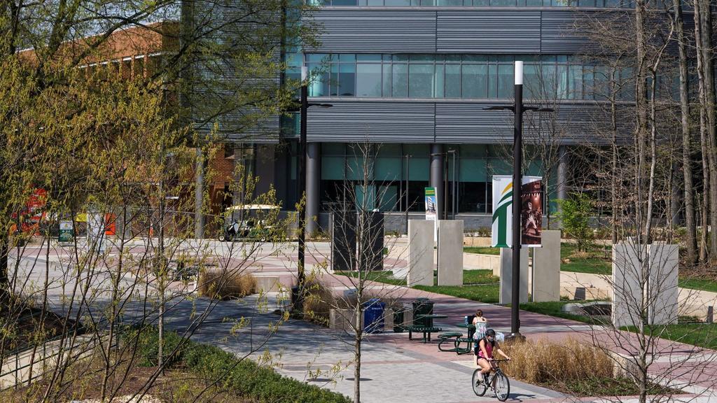 Roger Wilkins plaza and Horizon Hall on the Fairfax Campus.